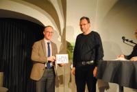 Stadtrat Mag. Benedikt König überreicht 2019 den ersten Preis an Lars Arvid Brischke